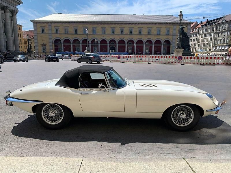 Weiß Gebraucht 1969 Jaguar E-Type Cabrio | 85.000 € - Bild 1/4