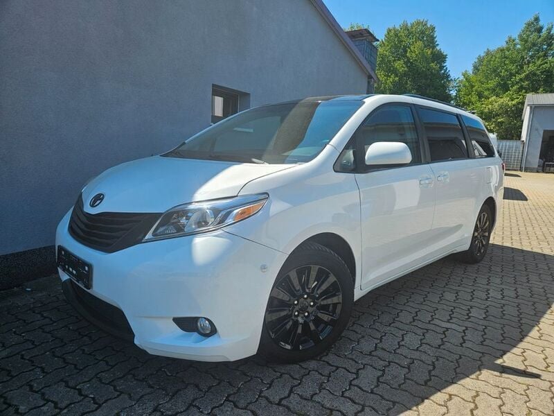 Schwarz Gebraucht 2015 Toyota Sienna XLE Van / Kleinbus | 24.499 € - Bild 1/4