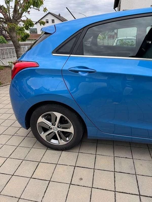 Gebraucht Hyundai i30 Passion Plus 135 PS (99 kW) 2016 Blau Limousine