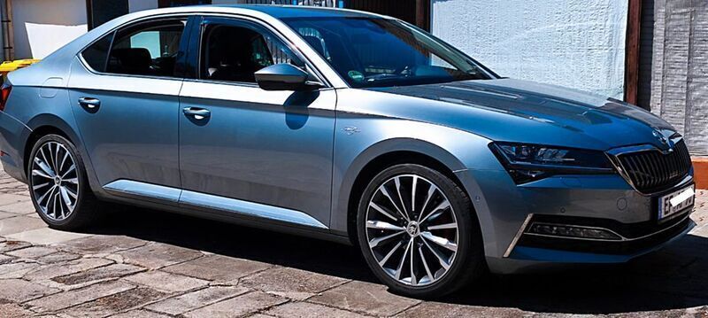 Grau Gebraucht 2019 Skoda Superb LAURIN & KLEMENT Limousine | 25.300 € (Guter Preis) - Bild 1/4