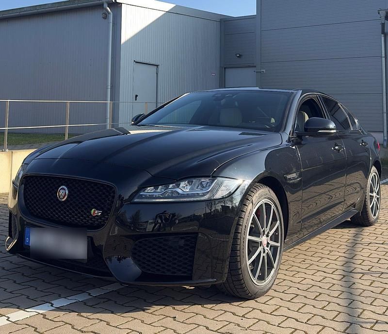 Schwarz Gebraucht 2016 Jaguar XF S Limousine | 23.000 € (Fairer Preis) - Bild 1/4