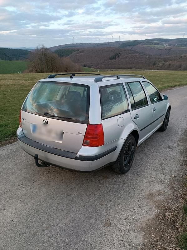 Second-hand VW Golf IV 105 CP (77 kW) 2005 Argintiu Break