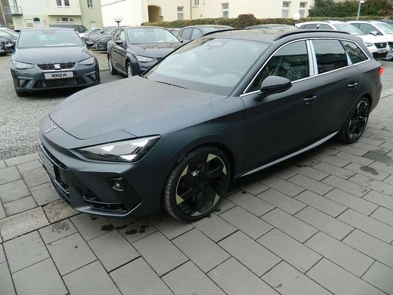 Neu Cupra Leon VZ 333 PS (244 kW) 2025 Magnetic grau matt Kombi