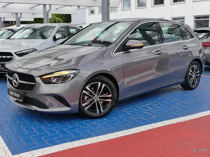 Metalliclack mountaingrau Gebraucht 2024 Mercedes B180 Progressive Van / Kleinbus | 33.980 € (Teuer) - Bild 1/4