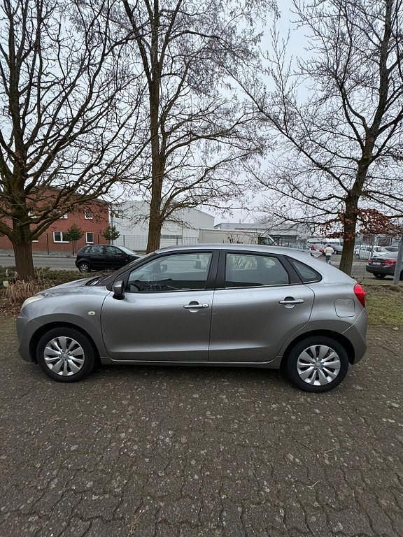 Gebraucht Suzuki Baleno Basic 90 PS (66 kW) 2016 Grau Kleinwagen