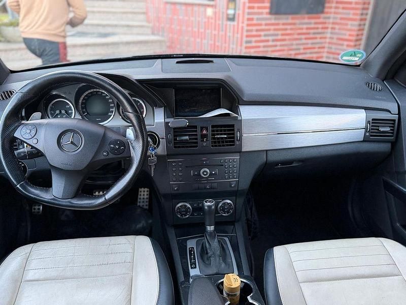 Schwarz Gebraucht 2008 Mercedes GLK320 SUV | 7.850 € - Bild 1/4