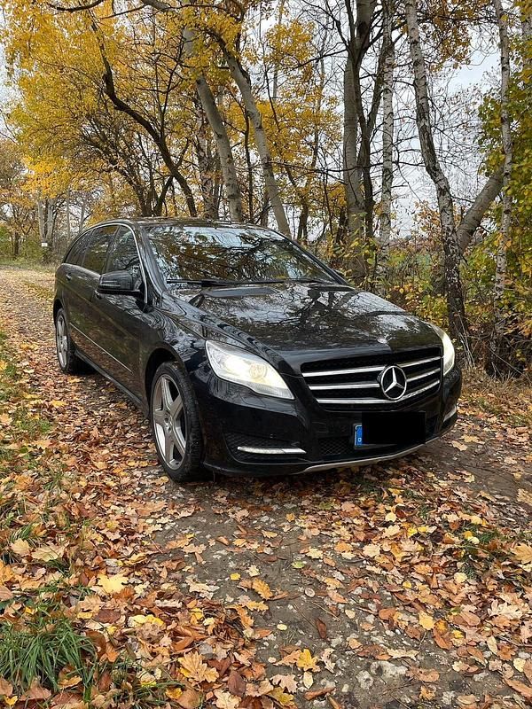 Schwarz Gebraucht 2012 Mercedes R350 Van / Kleinbus | 13.000 € - Bild 1/4