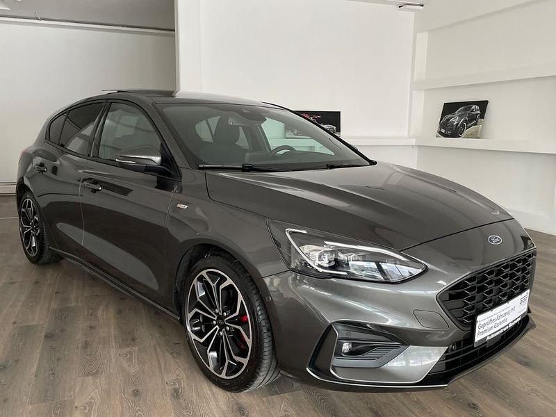 Grau Gebraucht 2020 Ford Focus ST-Line X Limousine | 15.990 € (Fairer Preis) - Bild 1/4