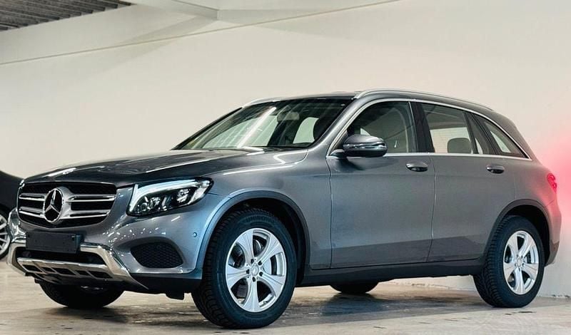 Grau Gebraucht 2016 Mercedes GLC250 SUV | 22.600 € (Superpreis) - Bild 1/4