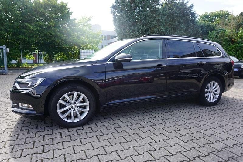 Gebraucht VW Passat Comfortline 150 PS (110 kW) 2018 Schwarz Kombi