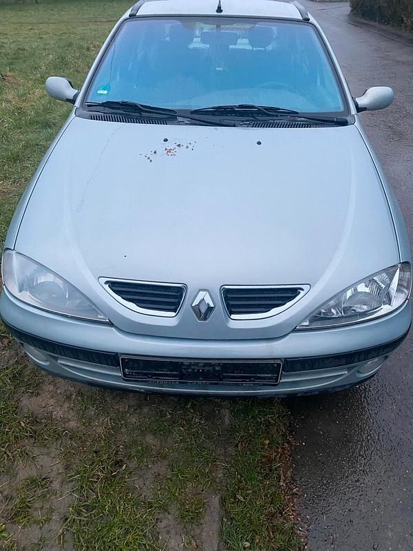 Gebraucht Renault Mégane 107 PS (78 kW) 2000 Silber Limousine