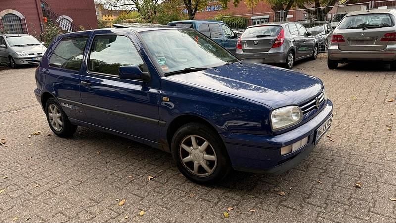 Gebraucht VW Golf III 61 PS (44 kW) 1996 Blau Kleinwagen