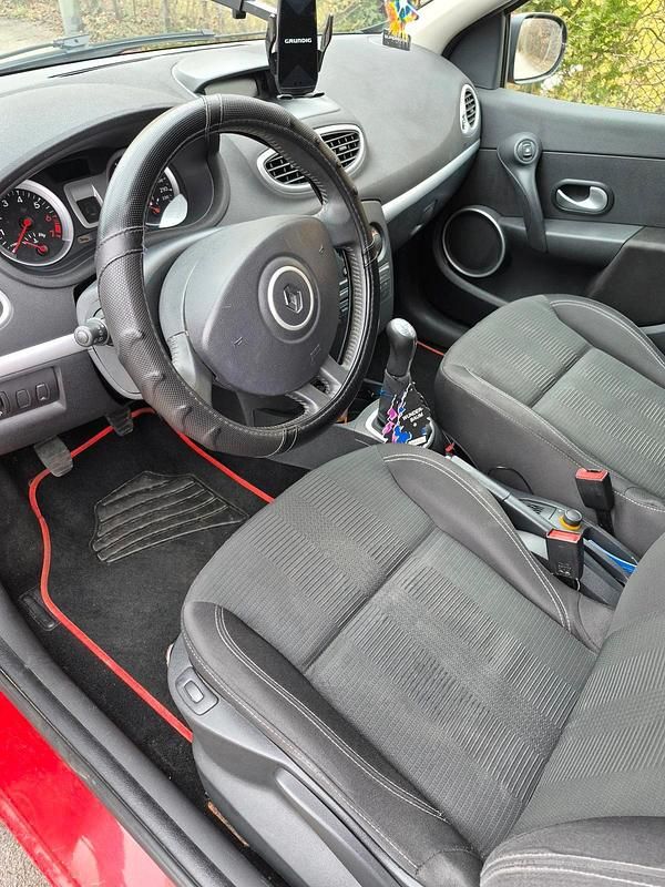 Gebraucht Renault Clio II 78 PS (57 kW) 2010 Rot Kleinwagen