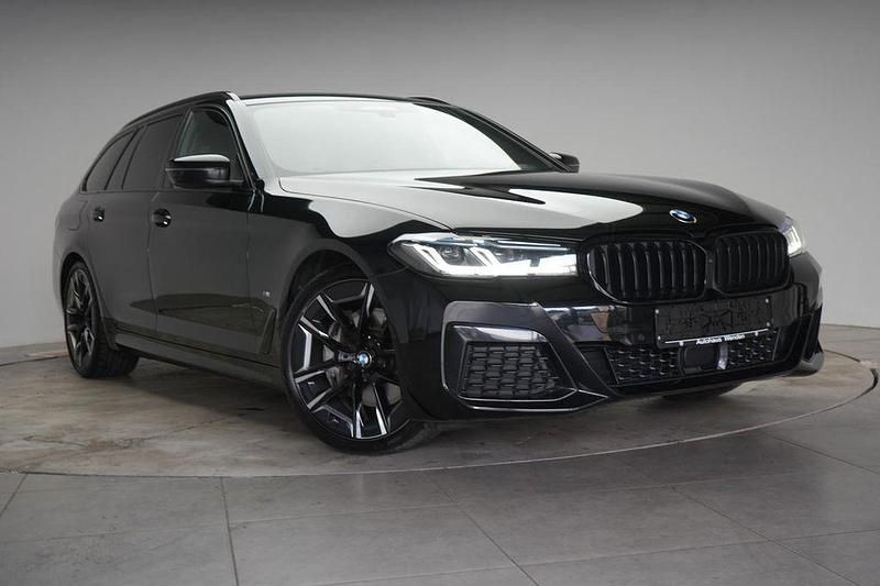 Black sapphire Gebraucht 2023 BMW 530 M Sport Kombi | 41.890 € (Fairer Preis) - Bild 1/4