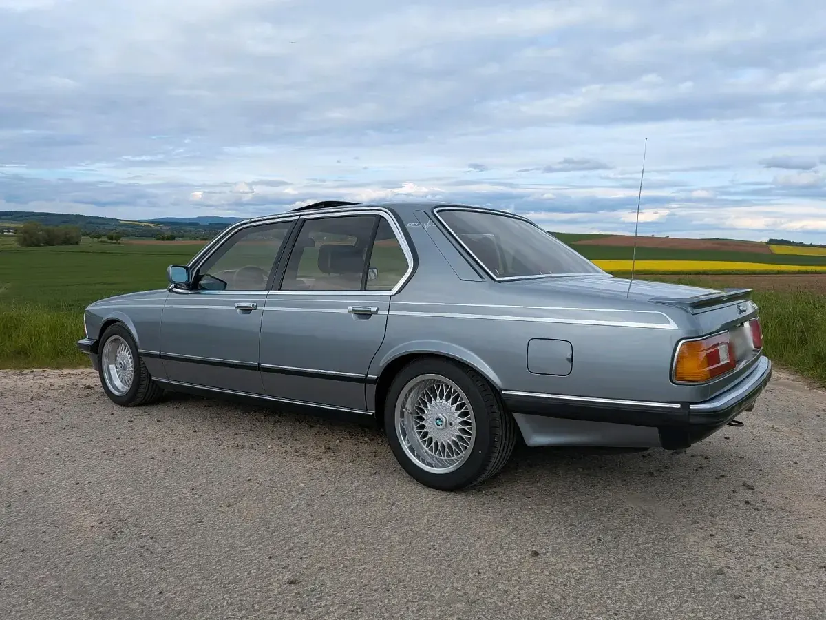 Gebraucht BMW 735 Sport Line 218 PS (160 kW) 1983 Andere farben Limousine
