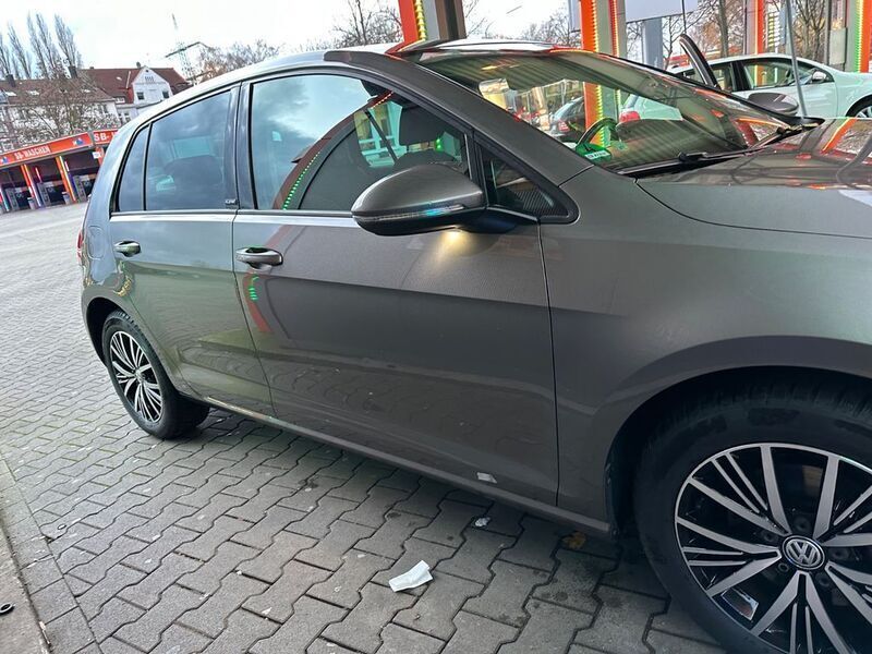 Grau Gebraucht 2017 VW Golf VII Allstar Limousine | 11.890 € (Guter Preis) - Bild 1/4