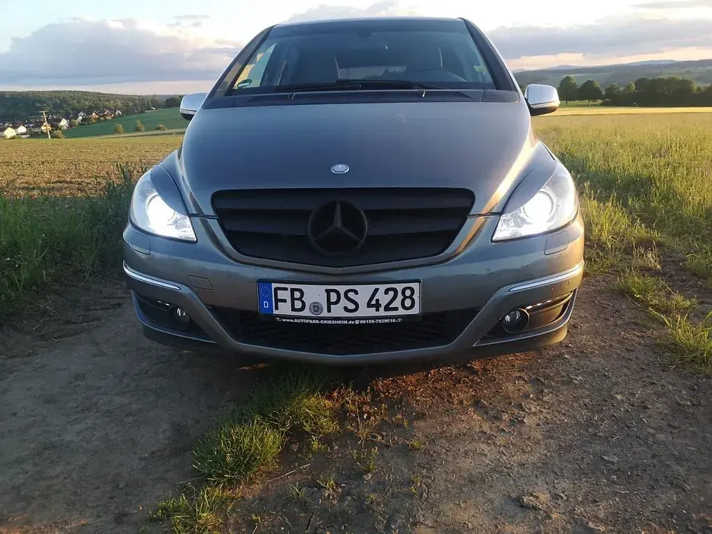 Gebraucht Mercedes B200 136 PS (100 kW) 2010 Grau Van / Kleinbus