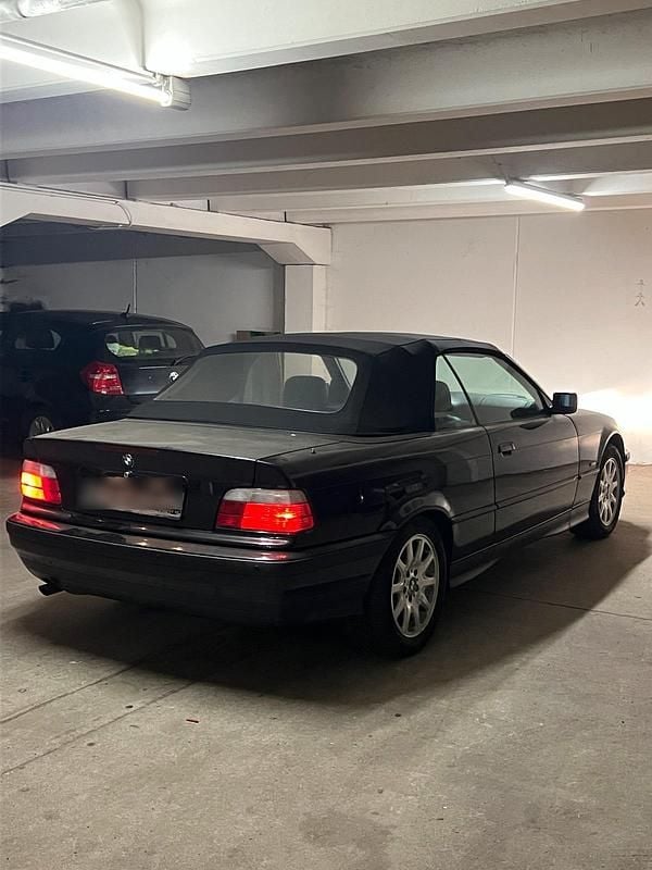 Gebraucht BMW 318 Cabriolet 115 PS (84 kW) 1998 Schwarz Cabrio