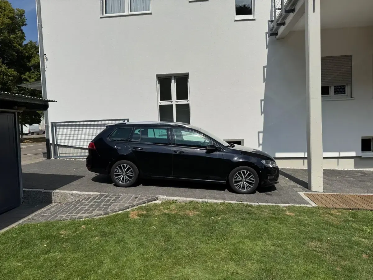 Gebraucht VW Golf VII Allstar 110 PS (80 kW) 2016 Schwarz Kombi