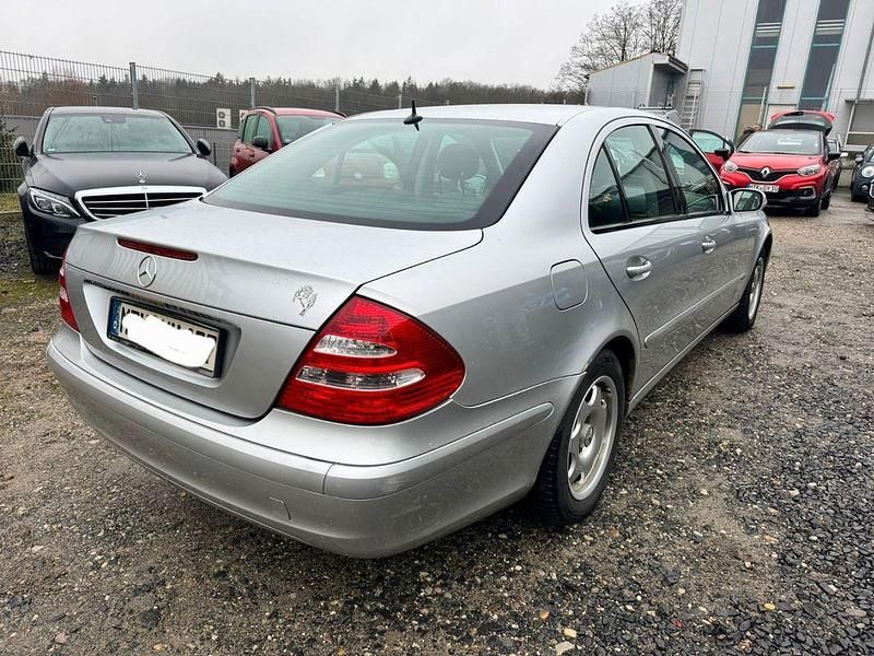 Gebraucht Mercedes E240 Elegance 177 PS (130 kW) 2002 Silber Limousine