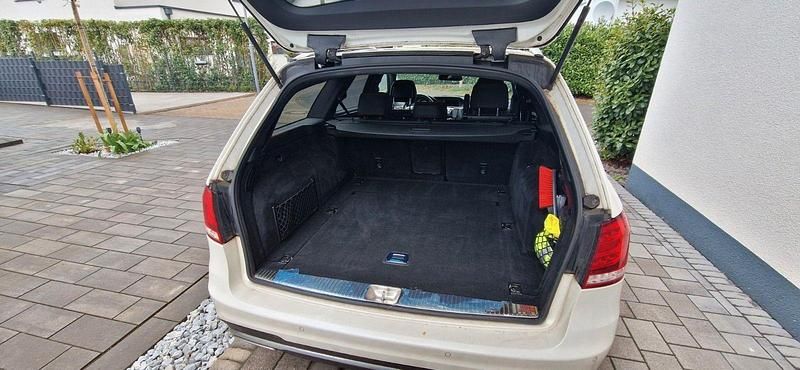 Gebraucht Mercedes E250 Avantgarde 204 PS (150 kW) 2015 Schwarz Kombi