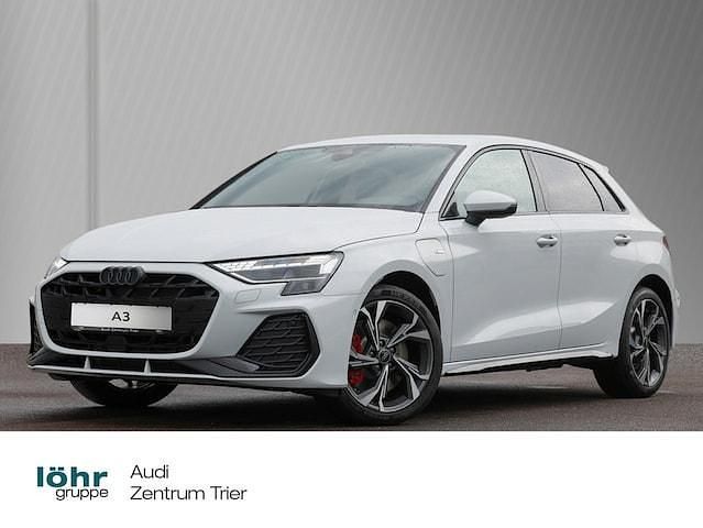 Gletscherweiß metallic Gebraucht 2025 Audi A3 Sportback e-tron S-Line Kleinwagen | 43.590 € - Bild 1/4
