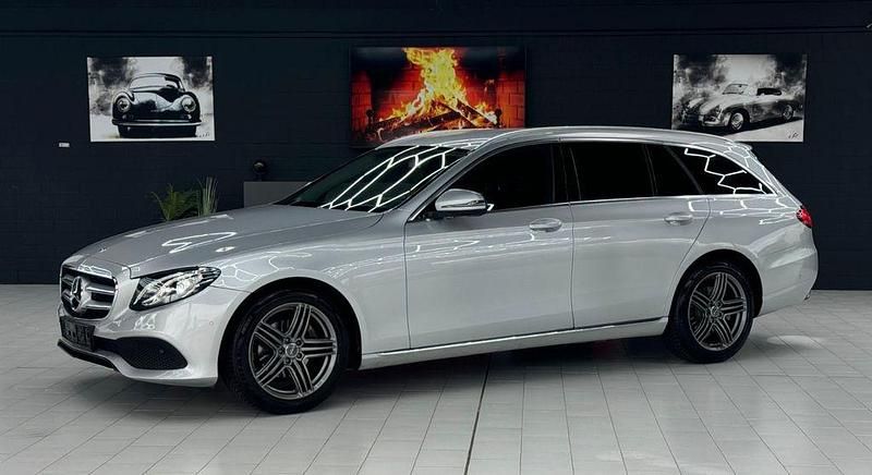 Silber Gebraucht 2018 Mercedes E220 Kombi | 15.999 € (Superpreis) - Bild 1/4