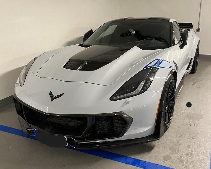 Grau Gebraucht 2018 Corvette Z06 Coupé | 115.000 € - Bild 1/4