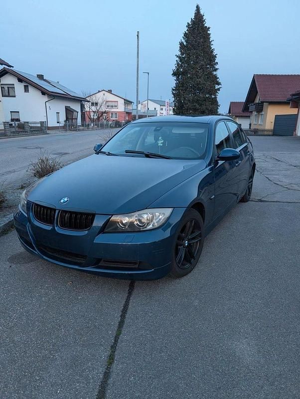 Second-hand BMW 318 143 CP (105 kW) 2004 Albastru Berlinǎ