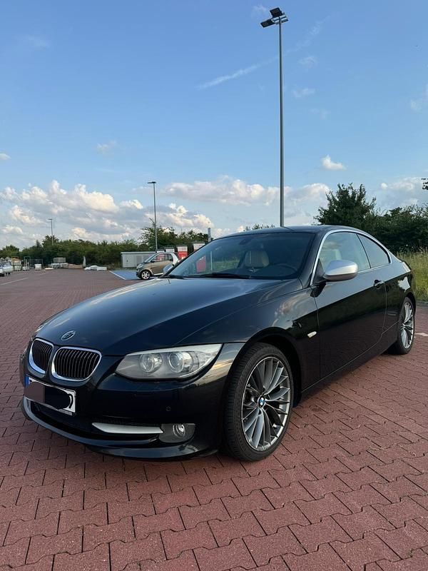 Schwarz Gebraucht 2012 BMW 330 Coupé | 8.999 € (Guter Preis) - Bild 1/4