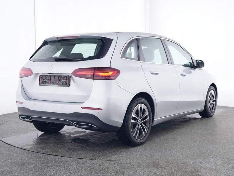 Gebraucht Mercedes B200 Progressive 150 PS (110 kW) 2023 Silber Kleinwagen