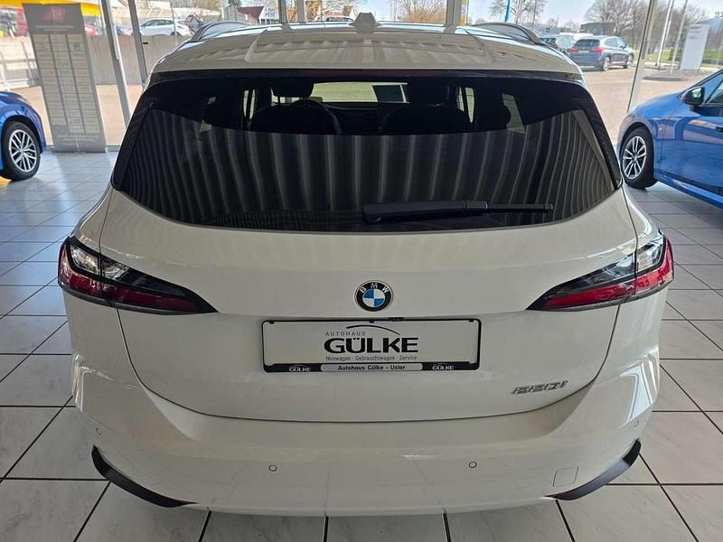 Gebraucht BMW 220 170 PS (125 kW) 2023 Alpinweiss iii Van / Kleinbus