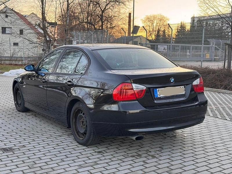 Gebraucht BMW 318 143 PS (105 kW) 2008 Schwarz Limousine