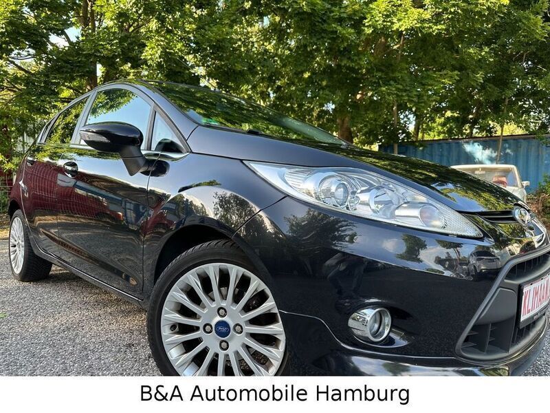 Schwarz Gebraucht 2011 Ford Fiesta Titanium Kleinwagen | 5.750 € (Etwas zu teuer) - Bild 1/4