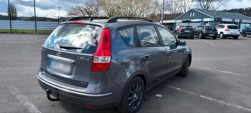 Gebraucht Hyundai i30 105 PS (77 kW) 2010 Grau Kombi