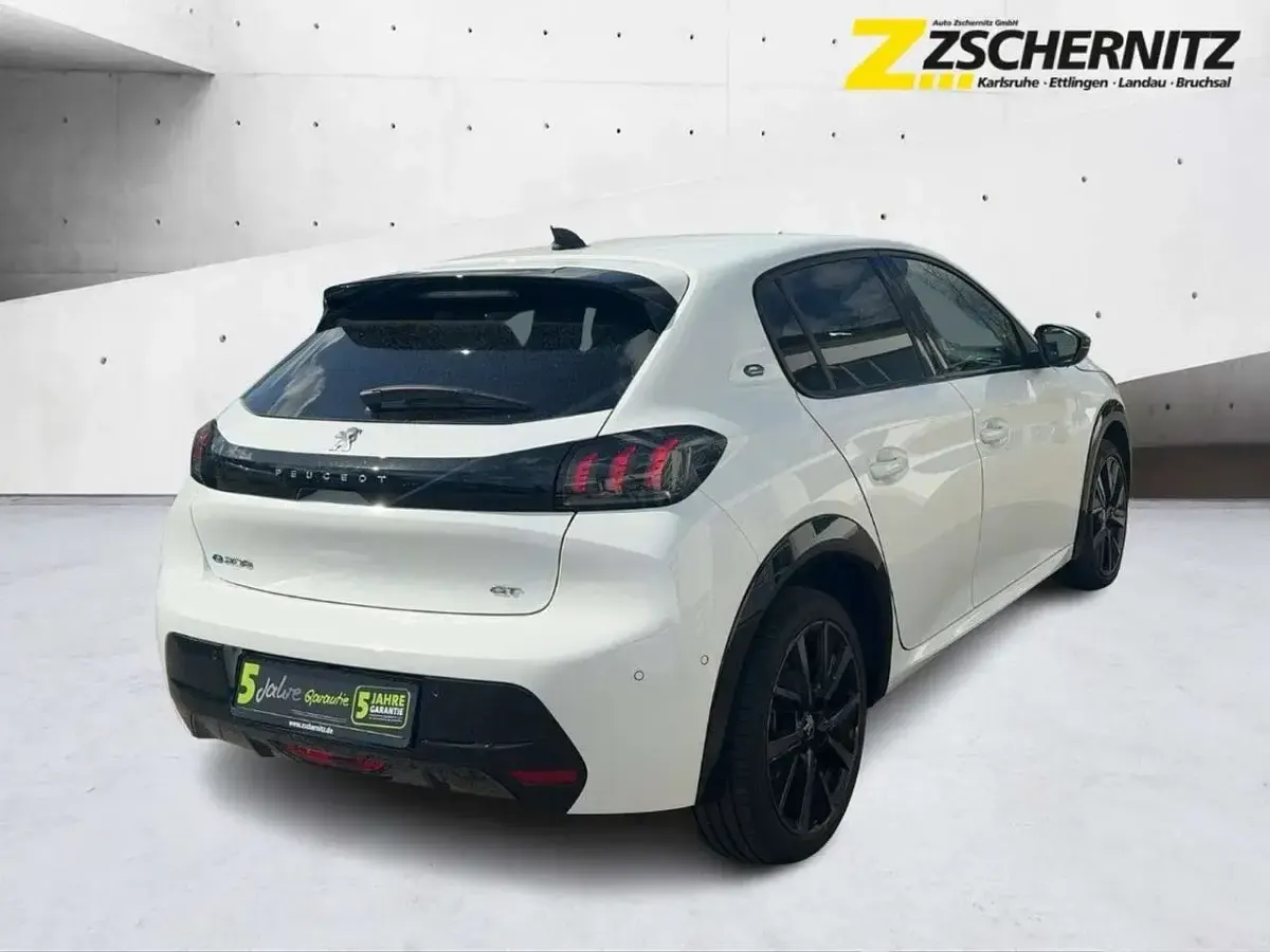 Gebraucht Peugeot 208 GT 114 kW (156 PS) 2023 Lack weiss banquise Kleinwagen