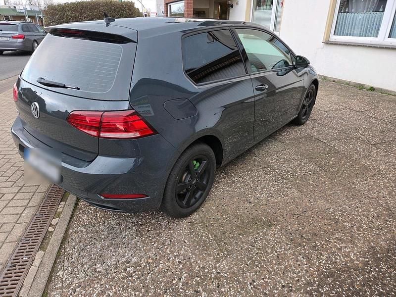 Gebraucht VW Golf 86 PS (63 kW) 2018 Grau Coupé