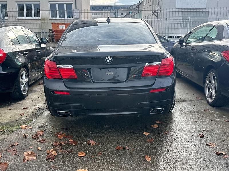 Gebraucht BMW 750L Exclusive 449 PS (330 kW) 2014 Schwarz Limousine