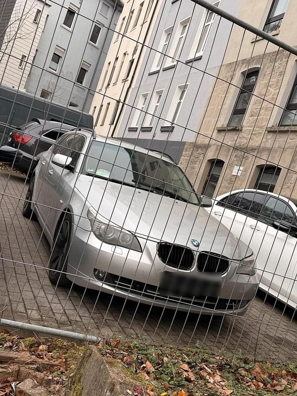 Gebraucht BMW 525 200 PS (147 kW) 2009 Grau Kombi