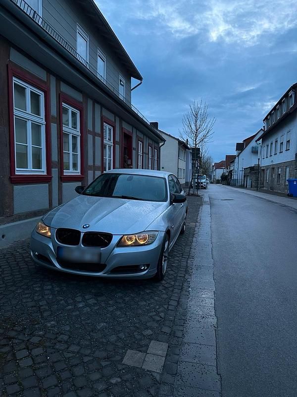 Second-hand BMW 320 Basis 184 CP (135 kW) 2010 Argintiu Berlinǎ