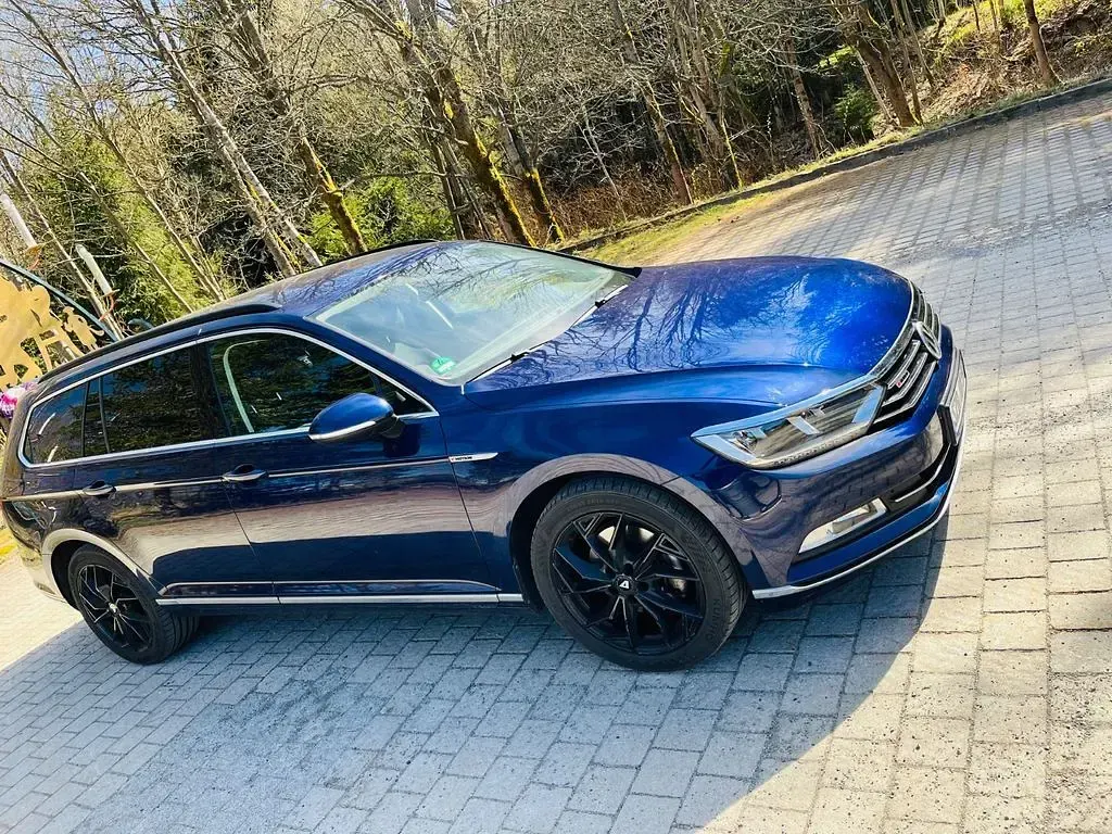Gebraucht VW Passat Comfortline 190 PS (139 kW) 2018 Blau Kombi