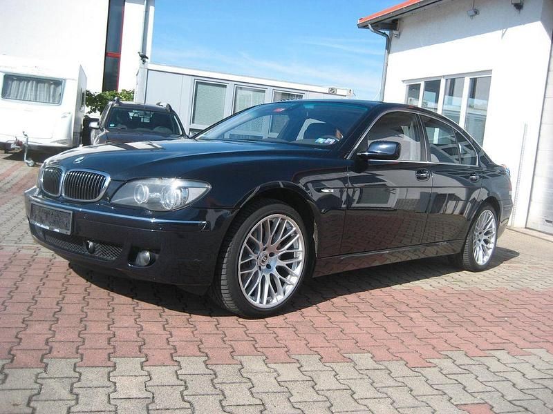 Blau Gebraucht 2005 BMW 750 Limousine | 7.950 € (Fairer Preis) - Bild 1/4