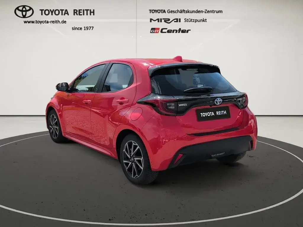 Gebraucht Toyota Yaris Hybrid Team 116 PS (85 kW) 2022 Rot Kleinwagen