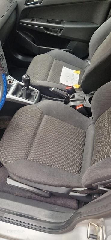 Gebraucht Opel Astra 90 PS (66 kW) 2010 Grau Kombi