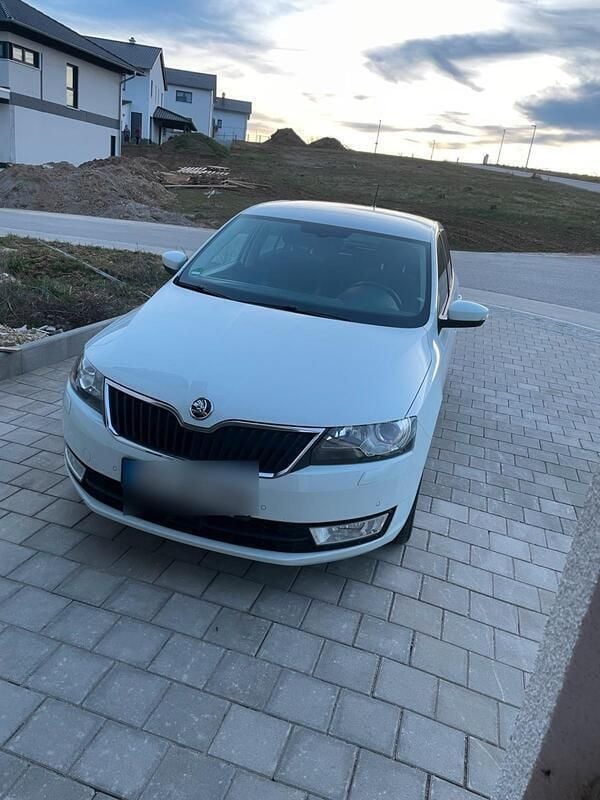 Weiß Gebraucht 2016 Skoda Rapid Joy Limousine | 9.400 € (Fairer Preis) - Bild 1/4
