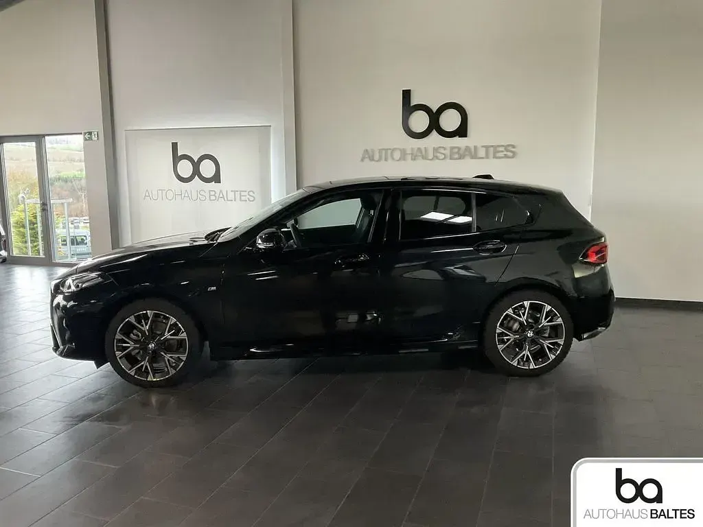 Gebraucht BMW 120 M Sport 170 PS (125 kW) 2025 Saphirschwarz met. Kleinwagen