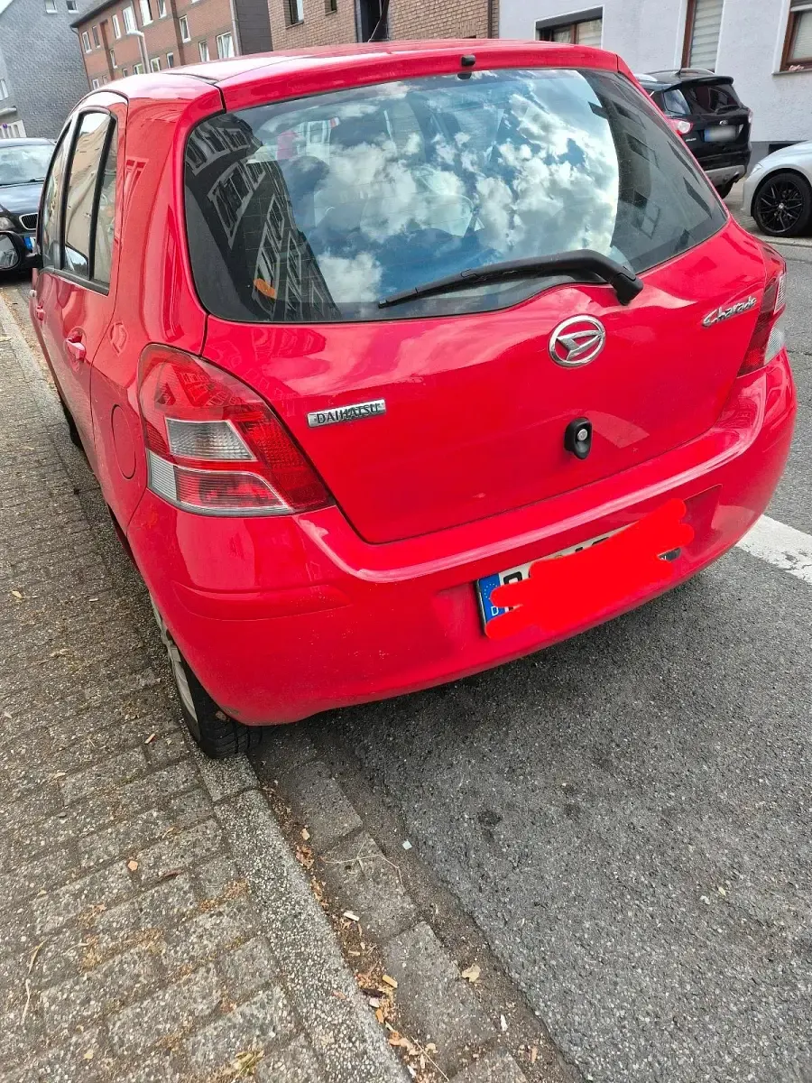 Gebraucht Daihatsu Charade 99 PS (72 kW) 2012 Rot Limousine