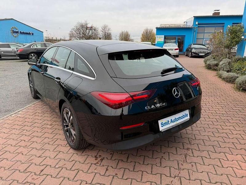 Gebraucht Mercedes CLA180 116 PS (85 kW) 2024 Nachtschwarz Limousine