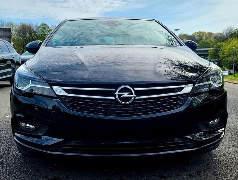 Usado Opel Astra Dynamic 105 HP (77 kW) 2017 Preto Sedan