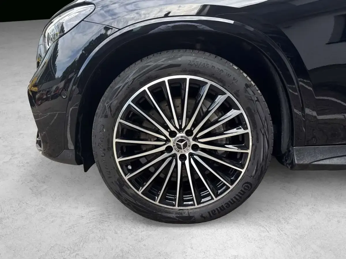 Gebraucht Mercedes GLC220 Premium 197 PS (144 kW) 2025 Schwarz SUV